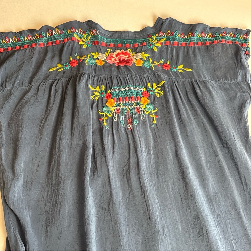 Johnny Was Blouse Womens Medium Blue Floral Tunic Boho Southwestern Artisan FLAW - Picture 12 of 12